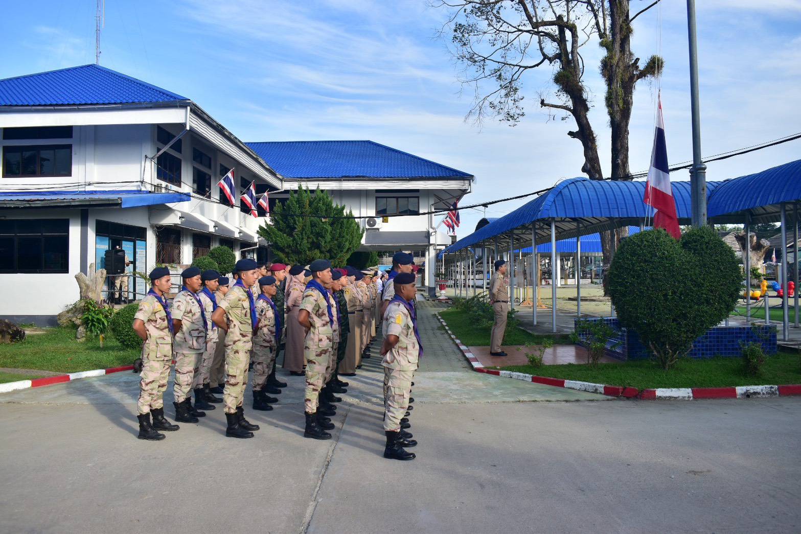 สพอ.บาเจาะ จ.นราธิวาส ร่วมกิจกรรมเคารพธงชาติ ทุกวันจันทร์ สำนึกคุณ “ชาติ ศาสน์ กษัตริย์”