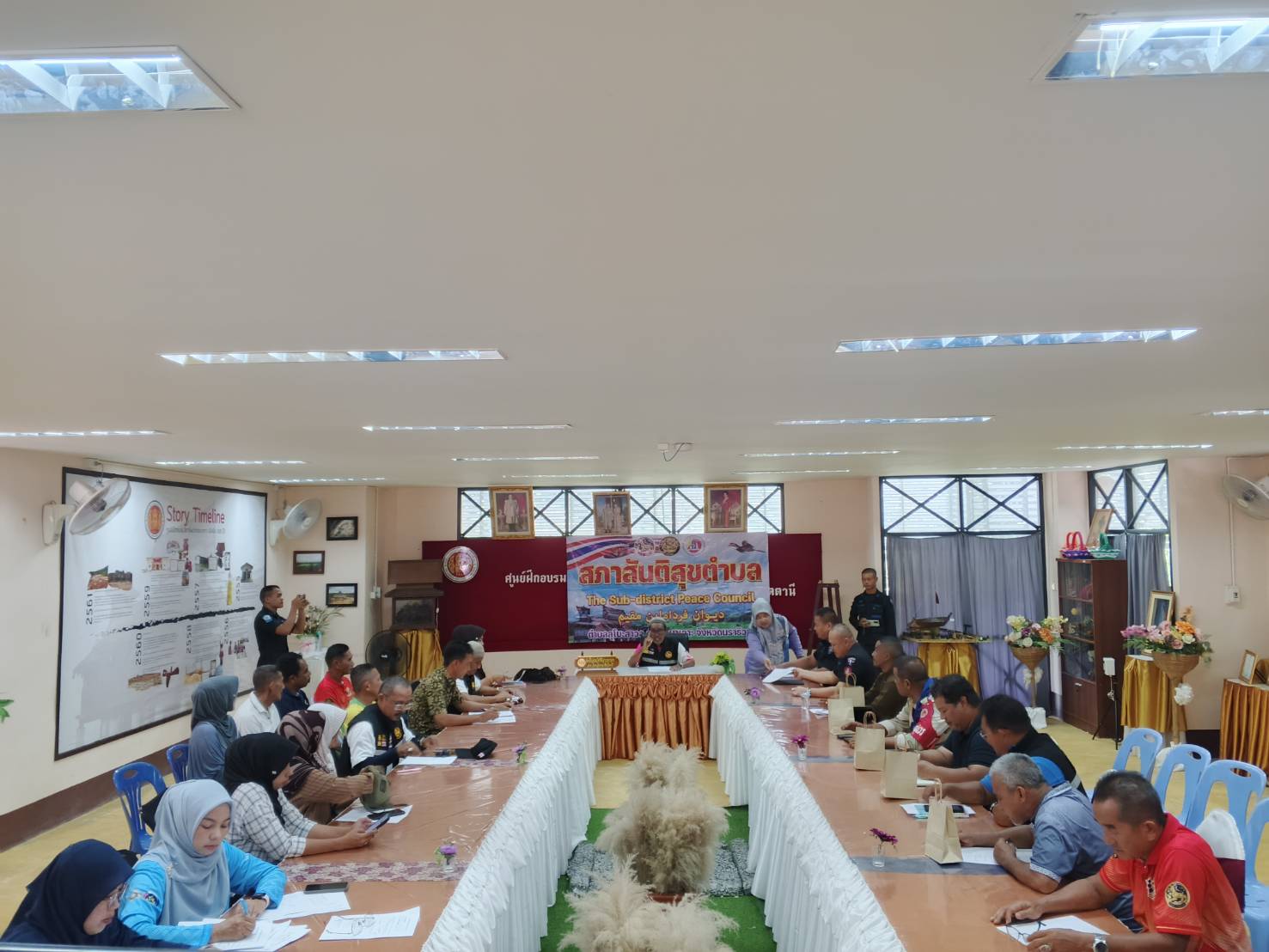 สำนักงานพัฒนาชุมชนอำเภอบาเจาะ จังหวัดนราธิวาส ร่วมประชุมสภาสันติสุขตำบล/สภาประชาธิปไตยตำบลลุโบะสาวอ อำเภอบาเจาะ จังหวัดนราธิวาส